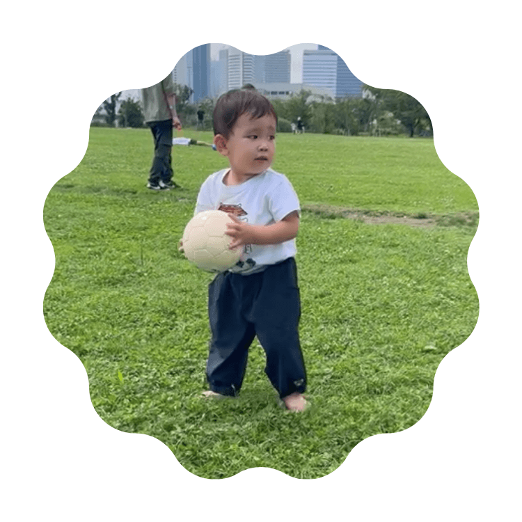 ボールを持つ子ども