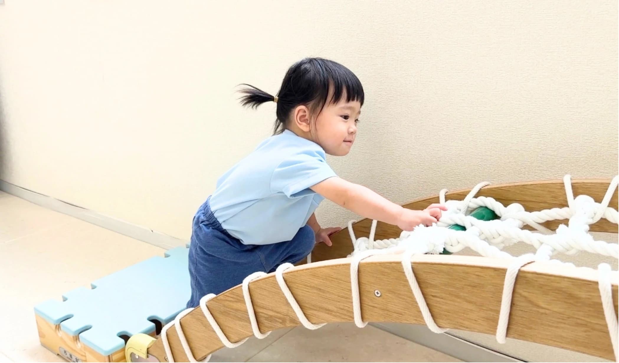 本駒込店で遊ぶ子ども